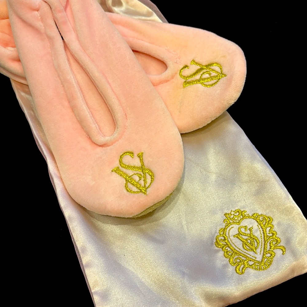 Victoria's Secret Slippers Ballet Pink Boudoir
Velvet Leather Gold Logo Bag - Picture 3 of 8